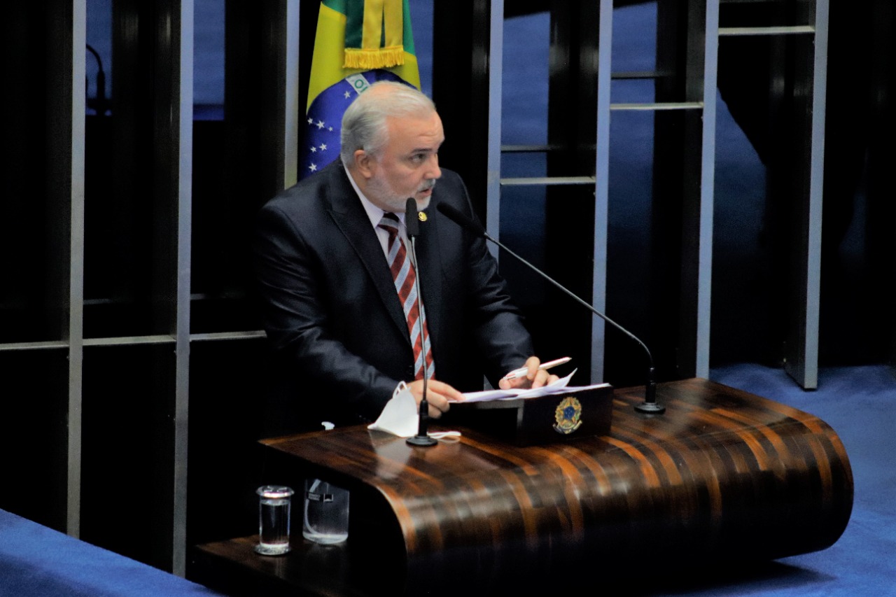 Read more about the article Senador Jean ajuda a derrubar projeto que prejudicava trabalhadores