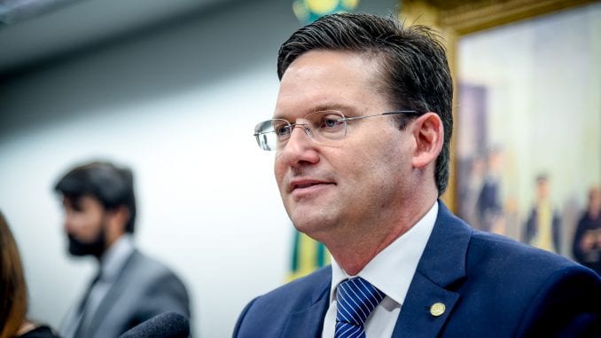 Read more about the article Auxílio Brasil deve pagar benefício médio de R$ 300 e beneficiar 17 milhões de brasileiros, diz ministro