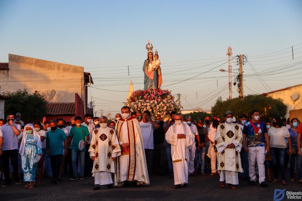 Read more about the article PARÓQUIA DE CRUZETA REALIZOU PROCISSÃO PRESENCIAL