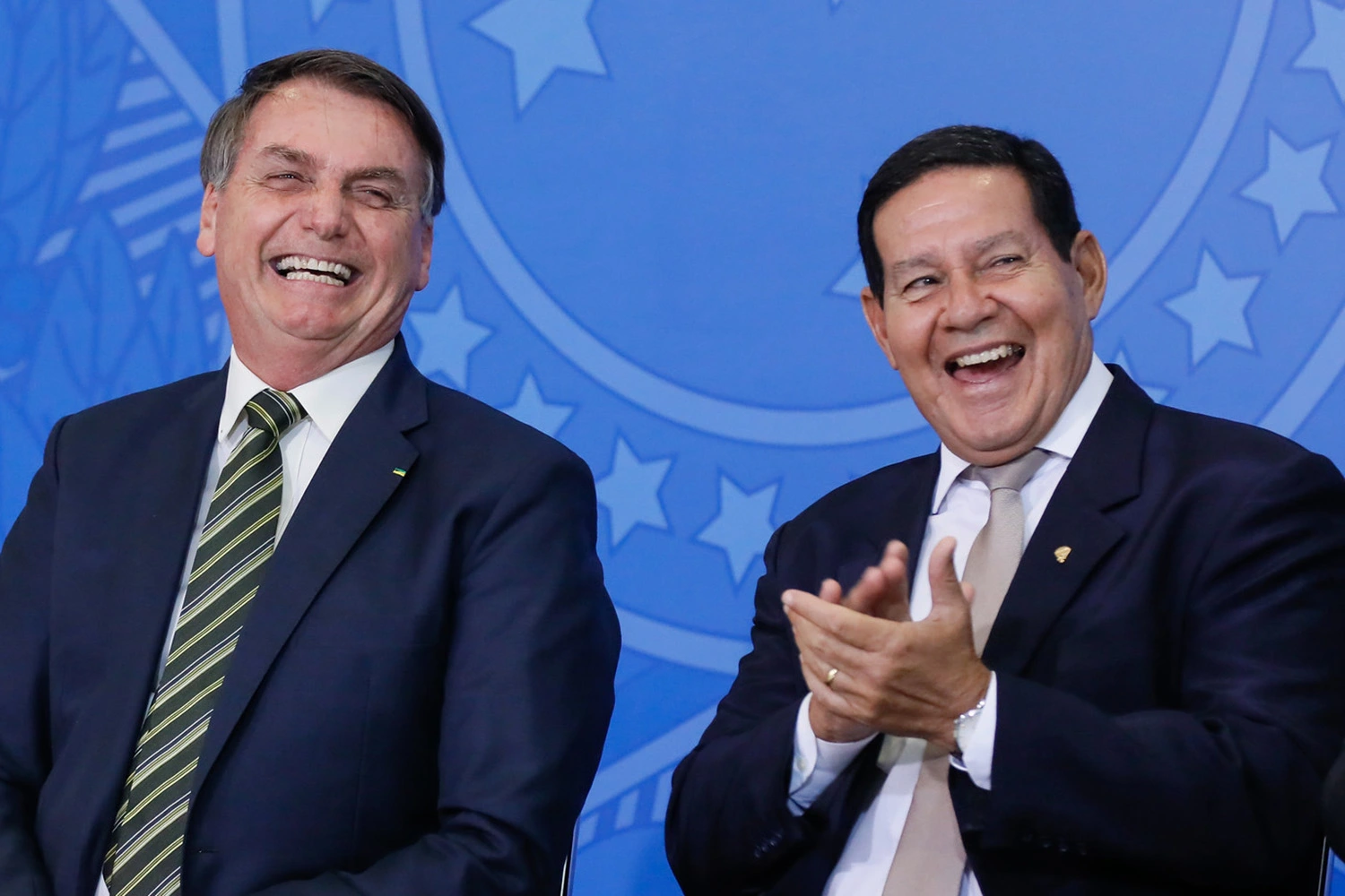 Read more about the article “Se pudesse, passava a Petrobras para o Mourão administrar”, diz Bolsonaro