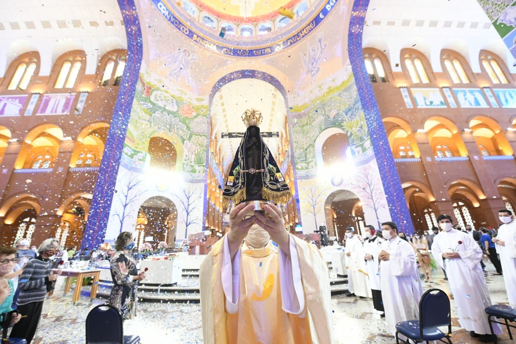 Read more about the article Com missas presenciais e protocolos contra a Covid-19, fiéis voltam a celebrar a Padroeira do Brasil na Basílica de Aparecida