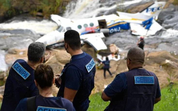 Read more about the article Avião de Marília Mendonça não tinha caixa-preta; investigação fica mais difícil