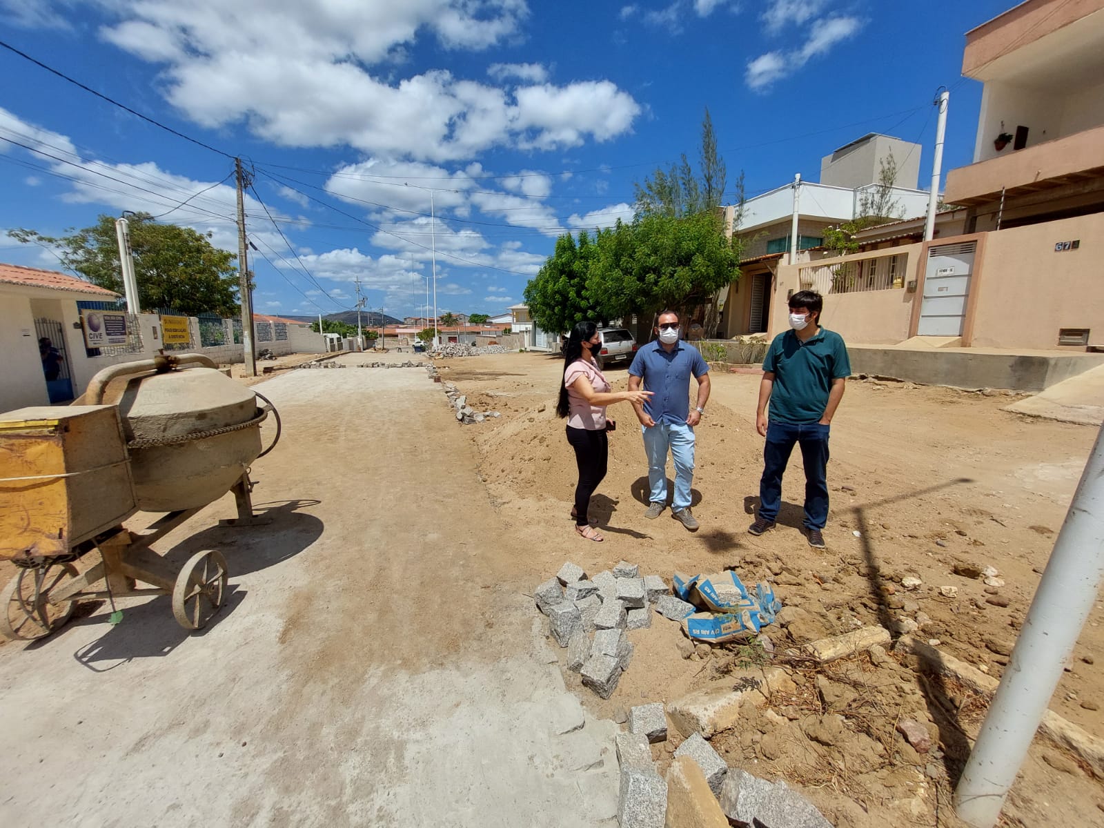 Read more about the article PREFEITURA DE CURRAIS NOVOS INICIA PAVIMENTAÇÃO DA RUA MIMOSA LEITE