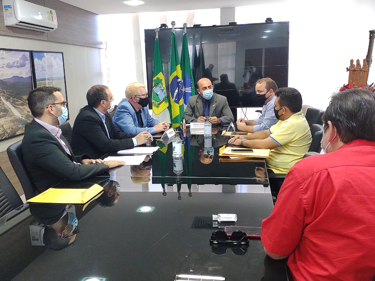 Read more about the article Daniel Bezerra cumpre agenda com o vice-governador e garante melhorias para Currais Novos 