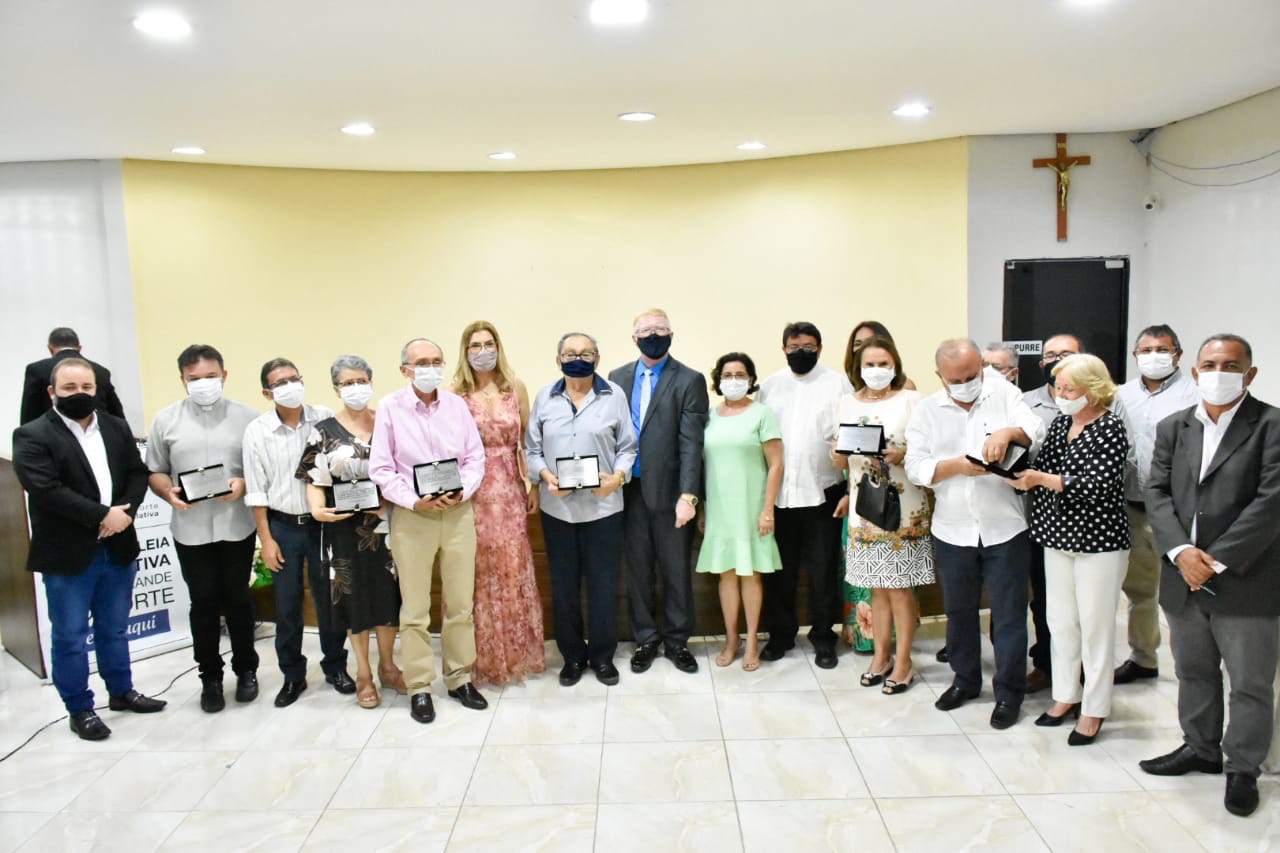 Read more about the article Ato solene homenageia Rádio Currais Novos por proposição do deputado Ubaldo Fernandes