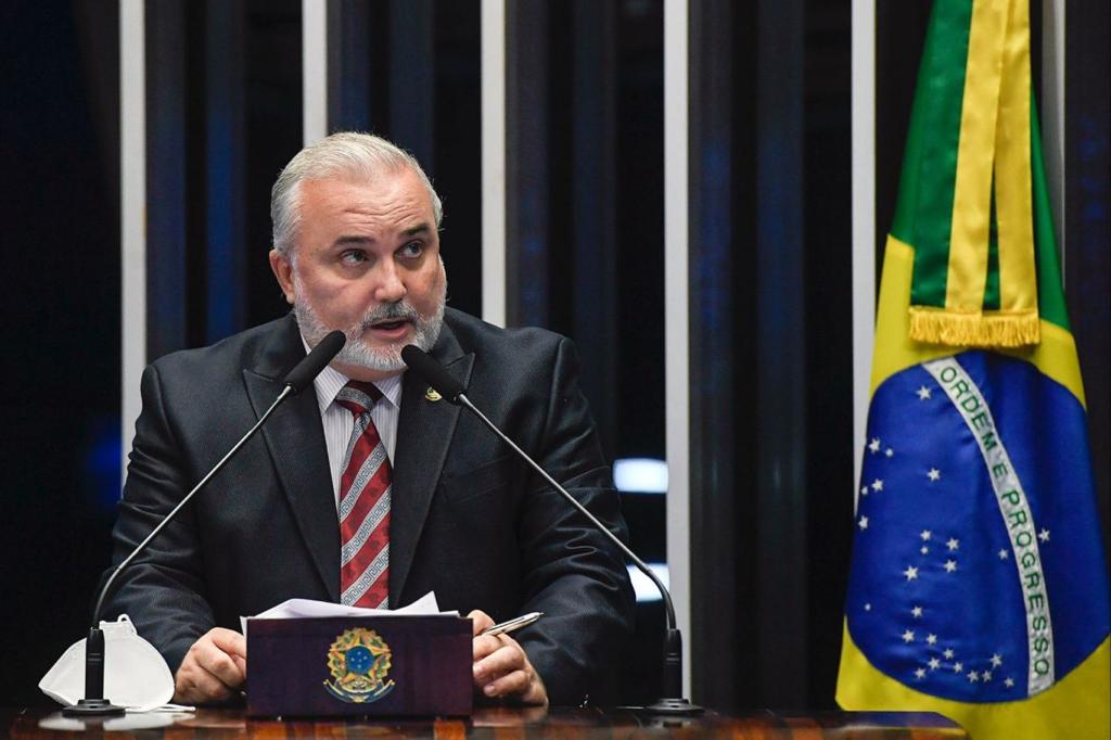 Read more about the article Senador Jean comenta pesquisa em que aparece bem posicionado na disputa para o Senador Federal