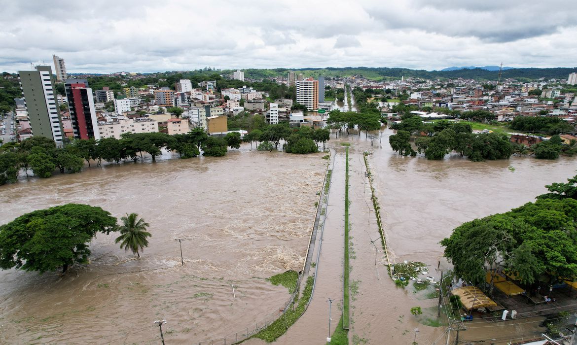 Read more about the article BAHIA: Defesa Civil registra 20 mortos e 31 mil desabrigados por causa das chuvas; Tragédia atinge 116 municípios