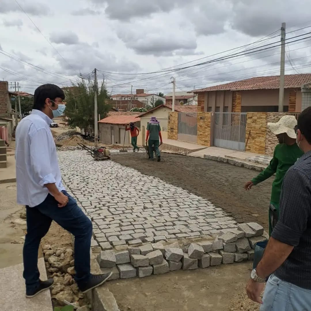 Read more about the article PREFEITURA DE CURRAIS NOVOS SEGUE PAVIMENTANDO RUAS