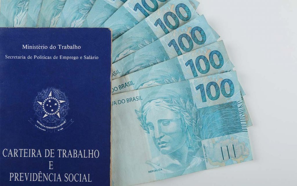 Read more about the article Salário mínimo deve subir para R$ 1.210 em 2022, estima relator do Orçamento