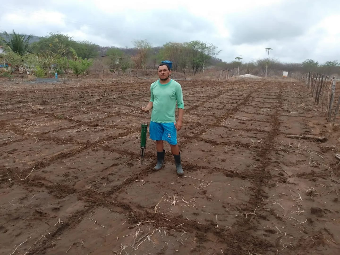 Read more about the article COMUNIDADES RURAIS DE CURRAIS NOVOS SÃO BENEFICIADAS COM PROGRAMA DE CORTE DE TERRA