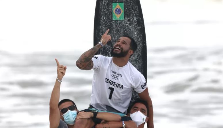 Read more about the article Surfista potiguar Italo Ferreira é eleito o ‘Homem do Ano no Esporte’