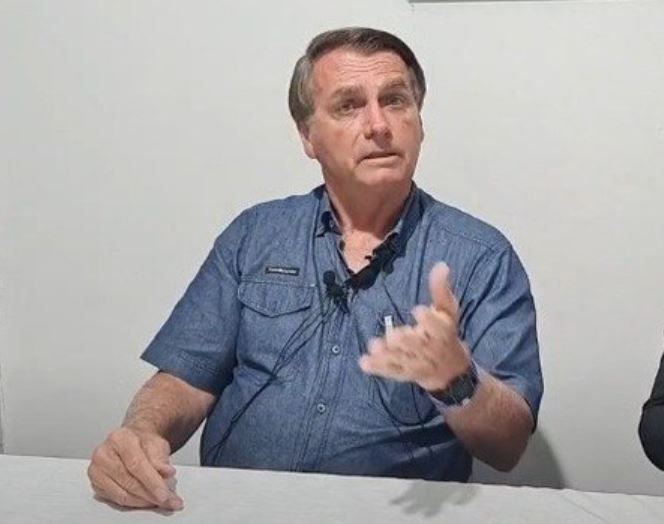 Read more about the article Bolsonaro confirma aumento no valor do salário mínimo para R$ 1.212 em 2022