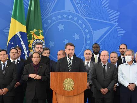 Read more about the article Bolsonaro confirma grande reforma ministerial para março; 12 ministros devem deixar cargos