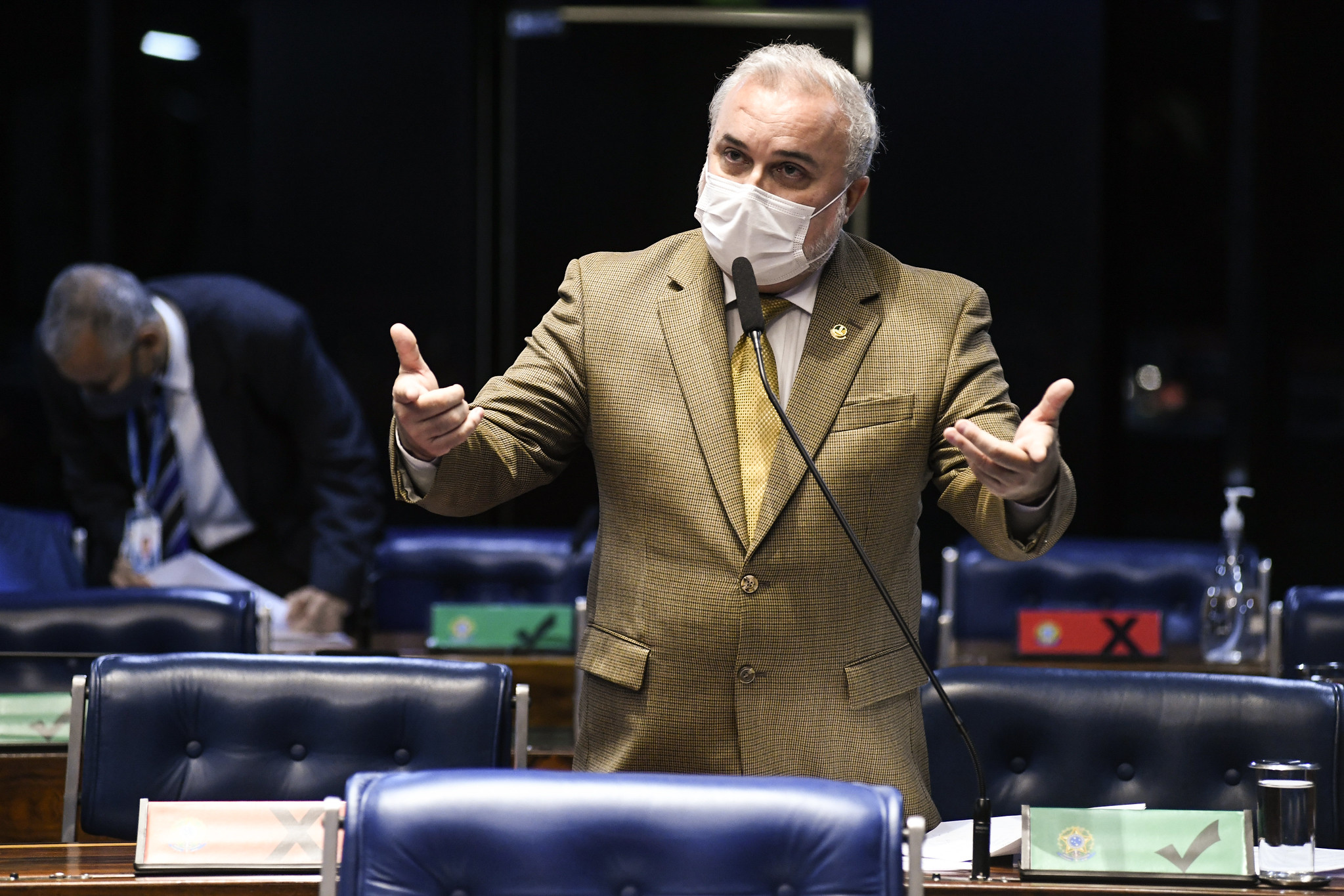 Read more about the article SENADOR JEAN QUER DEBATER VENDA DE ESTATAIS NO CONGRESSO