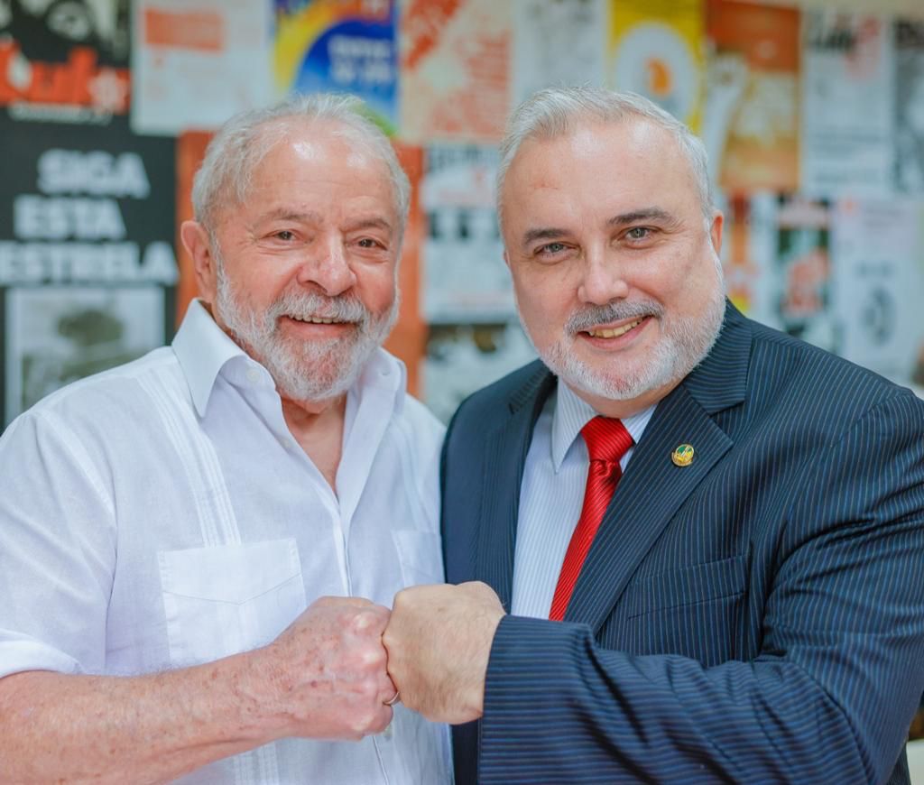 Read more about the article Em encontro com Lula, Jean garante apoio do PT a propostas que reduzem preços do gás e de combustíveis