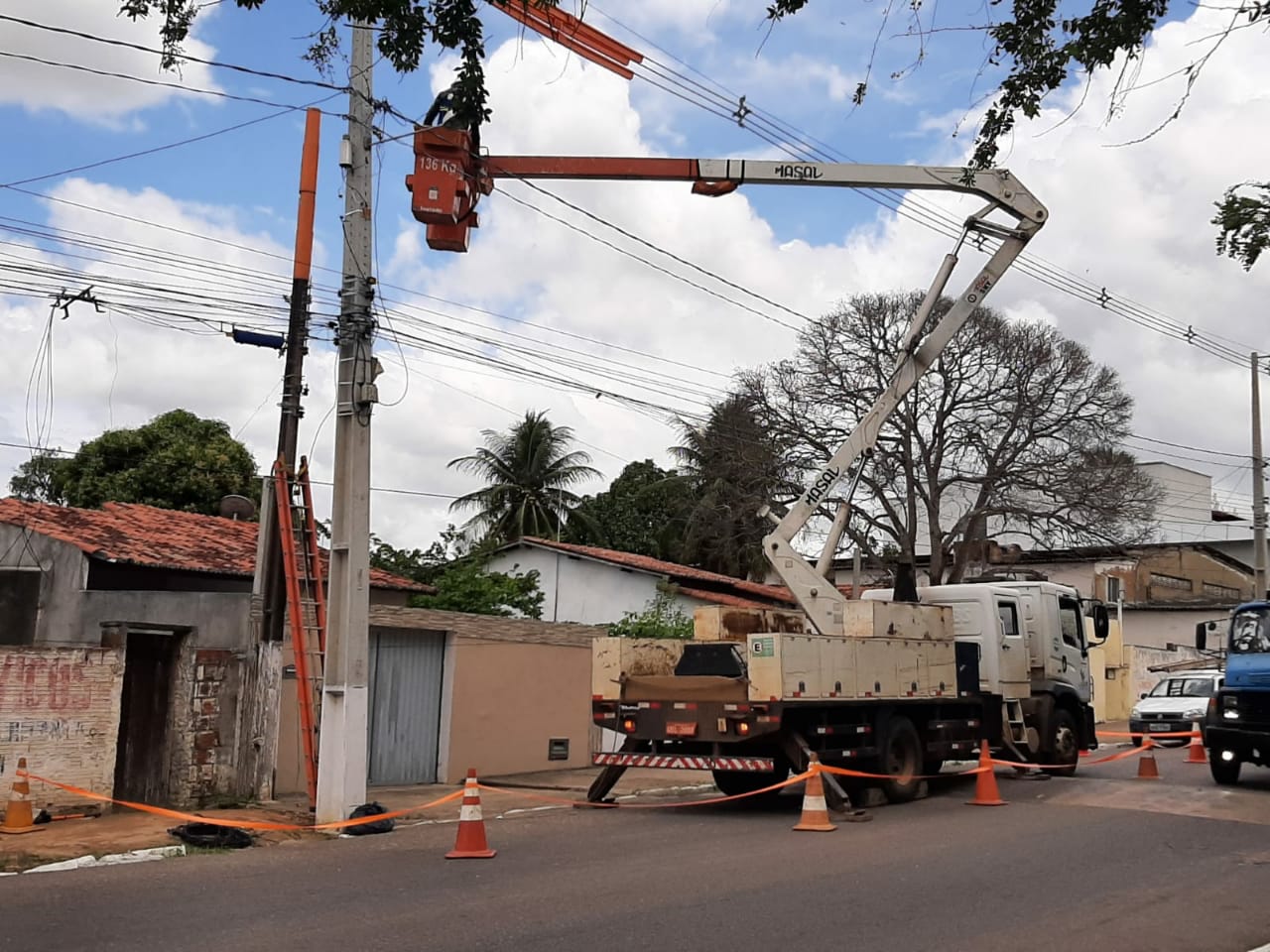 Read more about the article NEOENERGIA COSERN RETIRA 102 QUILOS DE FIOS E EQUIPAMENTOS IRREGULARES DE TELECOMUNICAÇÕES EM CEARÁ MIRIM