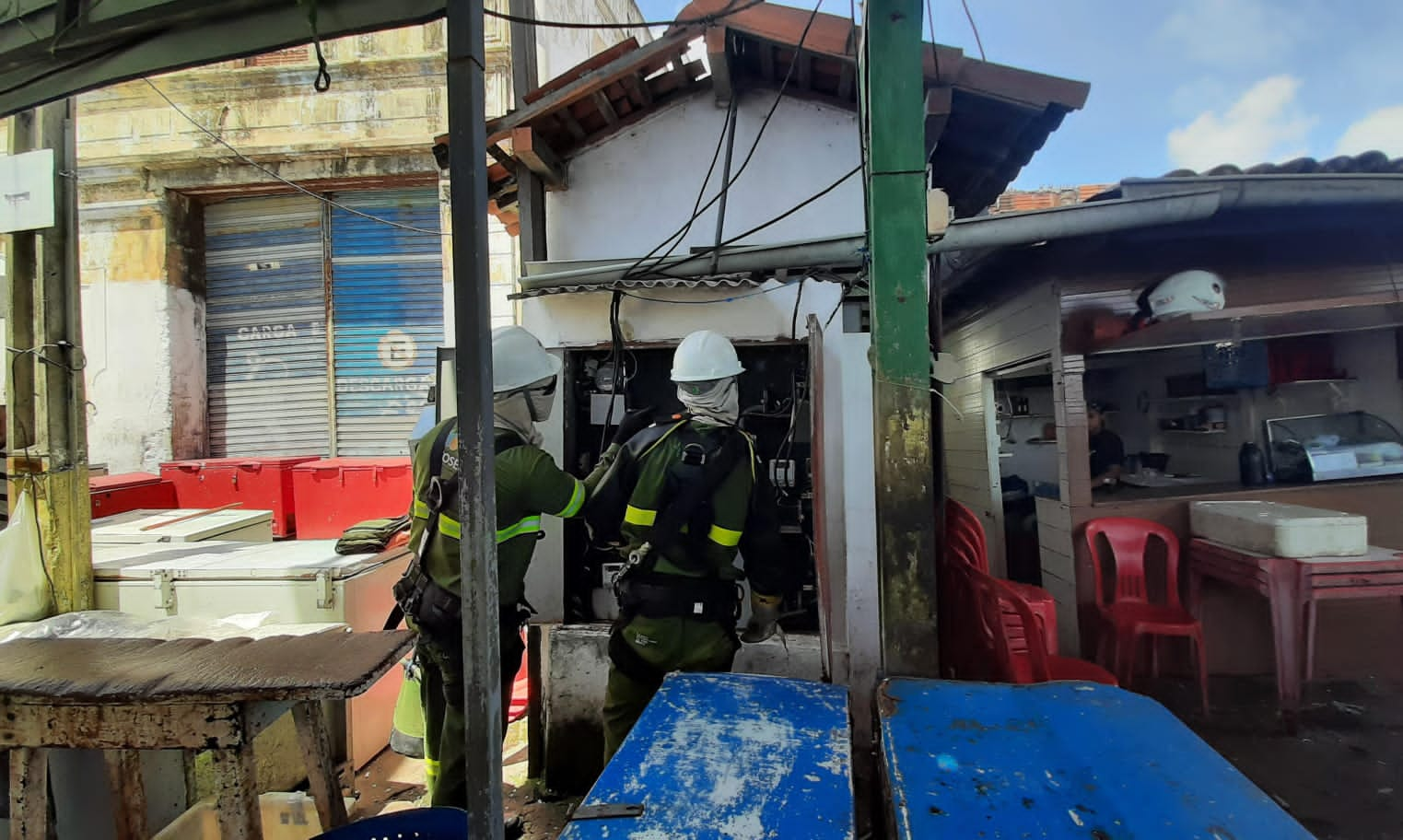 Read more about the article OPERAÇÃO VARREDURA DESATIVA 18 “GATOS” DE ENERGIA EM PEIXARIAS E FÁBRICAS DE GELO EM DOZE MUNICÍPIOS