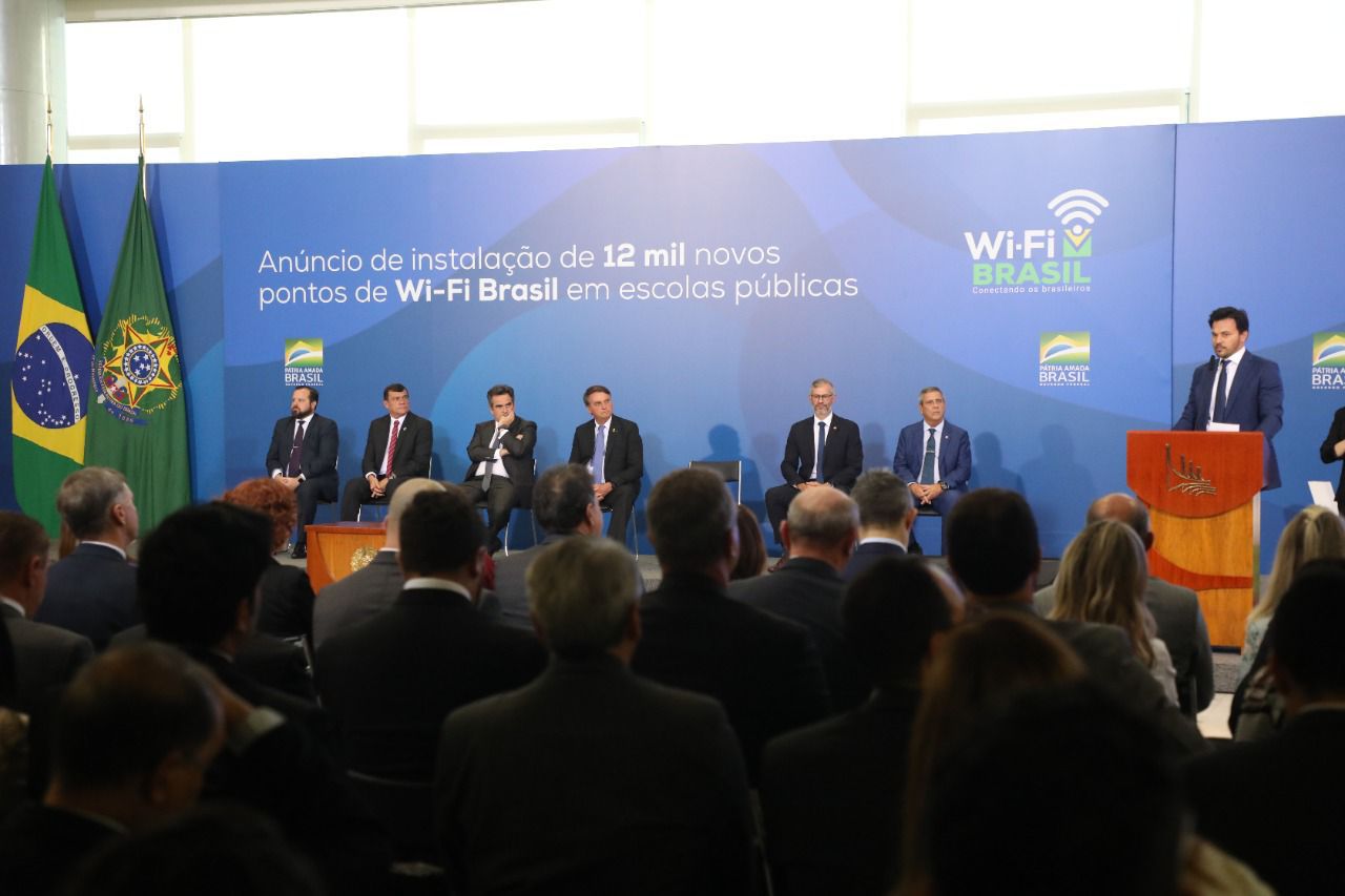 Read more about the article Governo Federal anuncia 12 mil pontos do Wi-Fi Brasil para escolas públicas