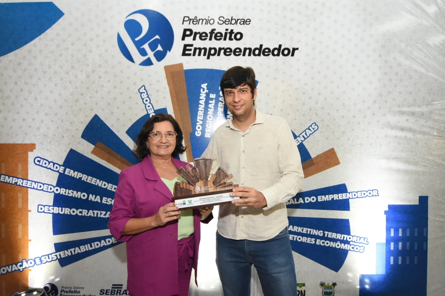 Read more about the article PREFEITO EMPREENDEDOR: CURRAIS NOVOS RECEBE PRÊMIO DO SEBRAE COM PROJETO DO GEOPARQUE SERIDÓ