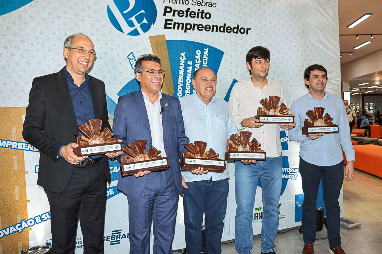 Read more about the article Prefeito Gilson Dantas recebe Prêmio Sebrae Prefeito Empreendedor