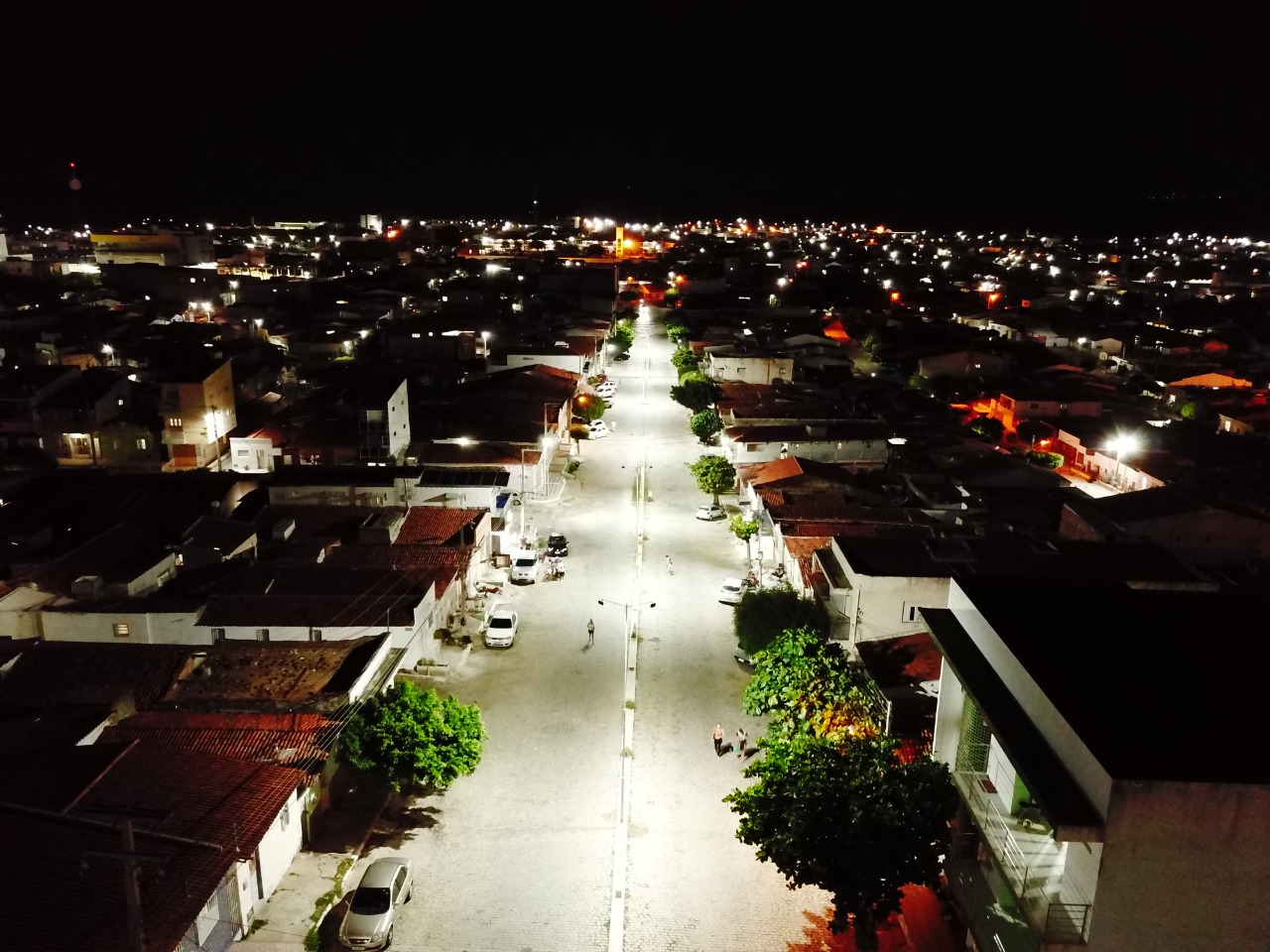 Read more about the article PREFEITURA REALIZIA MELHORIAS NA ILUMINAÇÃO DA AVENIDA BRASIL NO BAIRRO SANTA MARIA GORETE