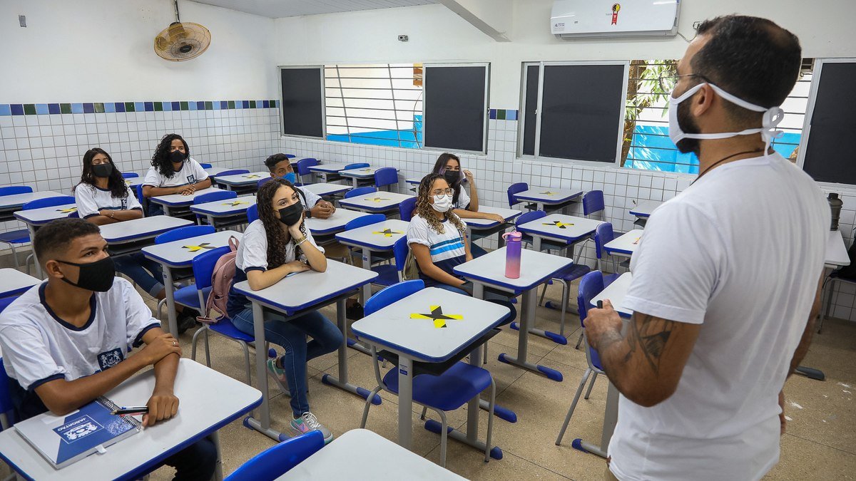 Read more about the article Infecção por Covid em escolas pode chegar a 80% sem uso de máscara