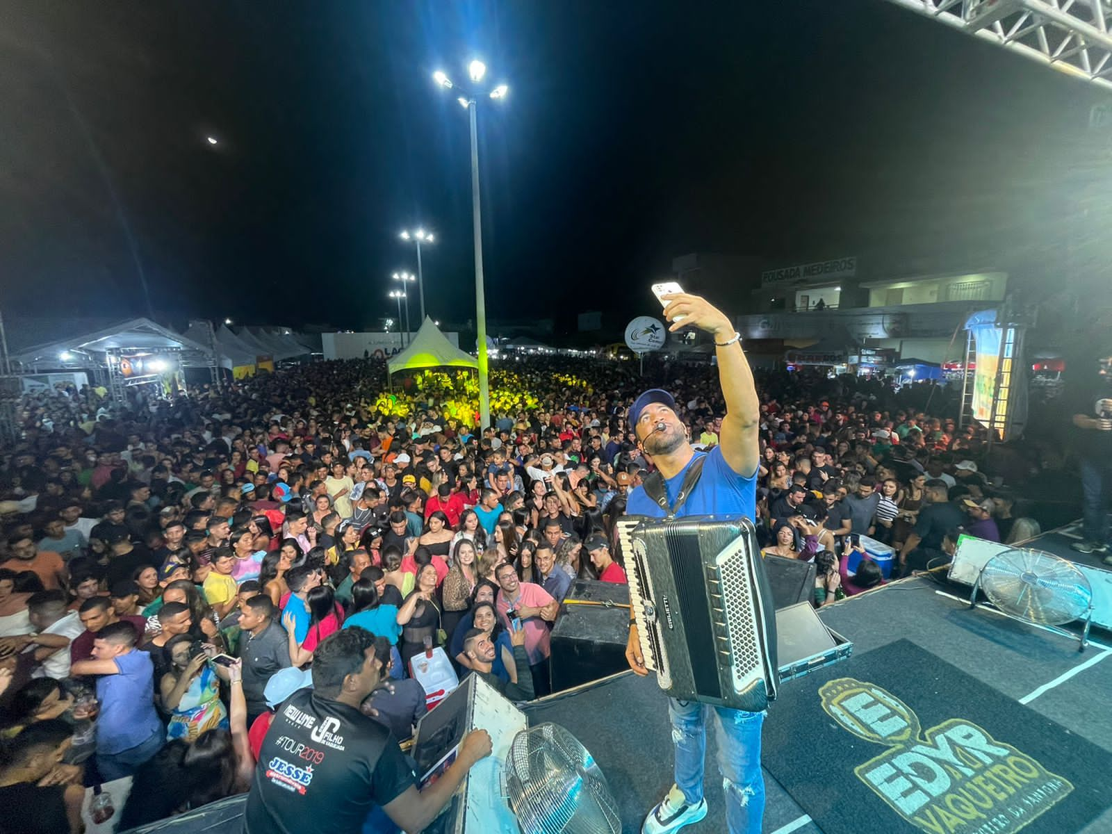 Read more about the article Em Lagoa Nova, Festa do Agricultor atrai milhares de pessoas em show com o cantor Edyr Vaqueiro