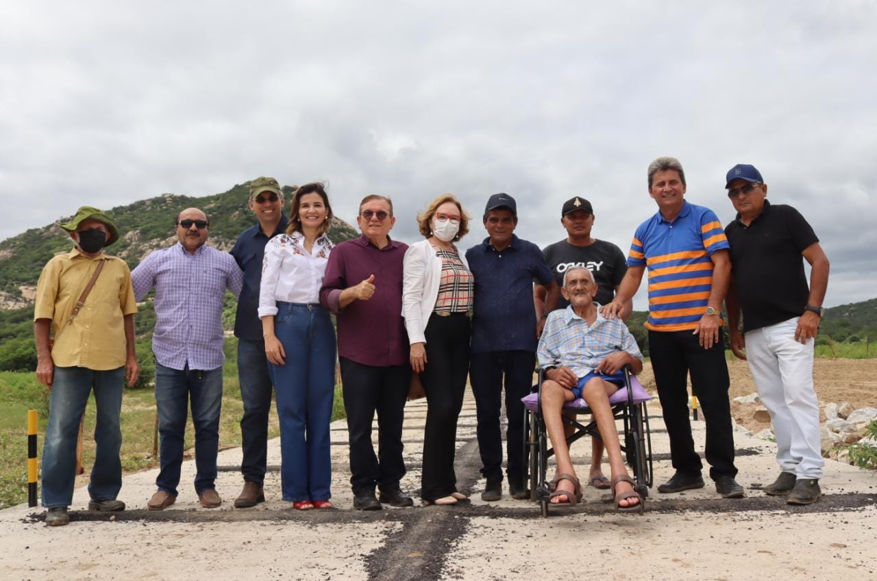 Read more about the article Senadora Zenaide participa da inauguração da Passagem Molhada “Ozenan Lopes de Araújo” na zona rural de Acari