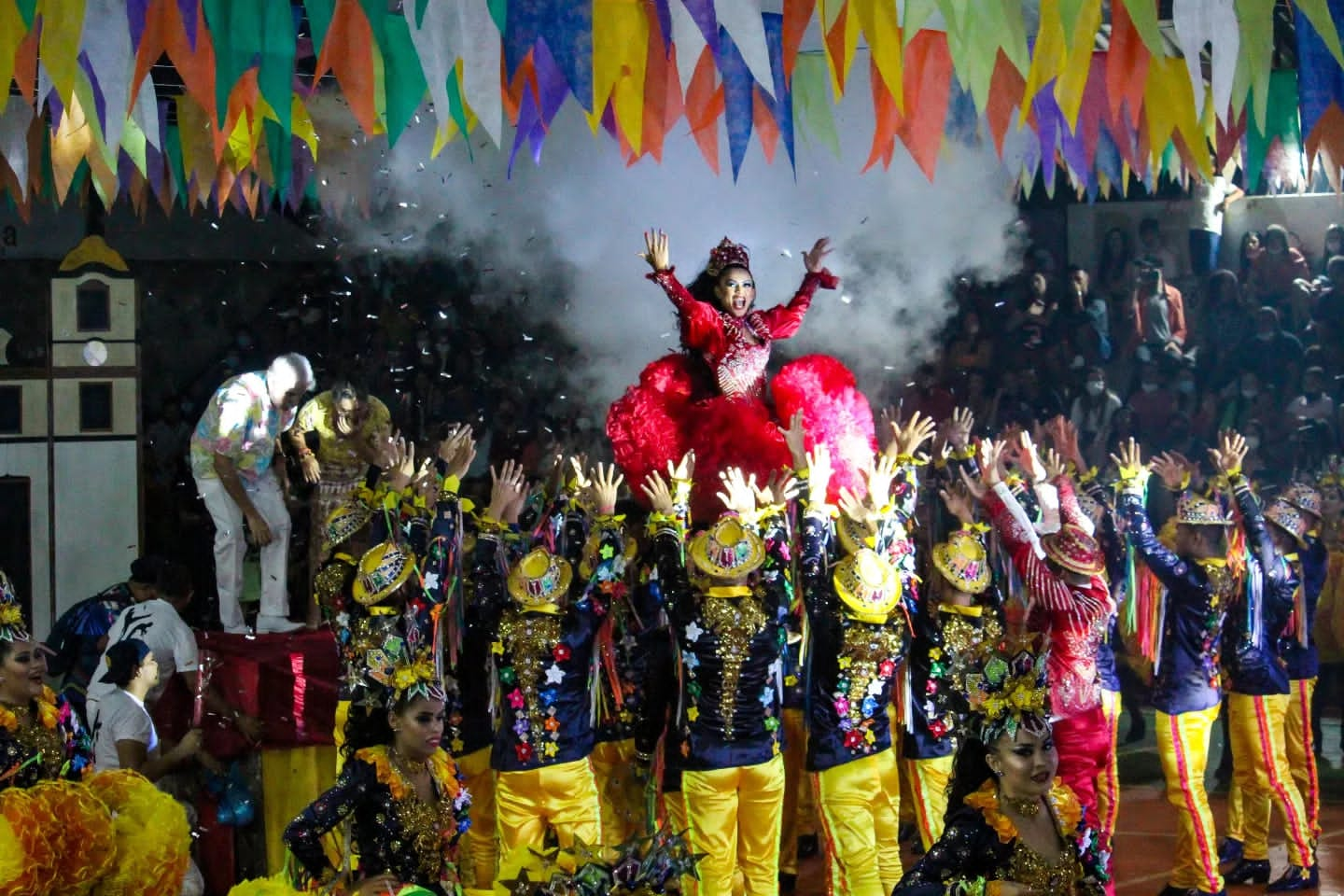 Read more about the article SHOWS MUSICAIS, FESTIVAL DE QUADRILHAS, CORRIDA DA FOGUEIRA E ATRAÇÕES CULTURAIS FORAM DESTAQUES DO FORRONOVOS 2022