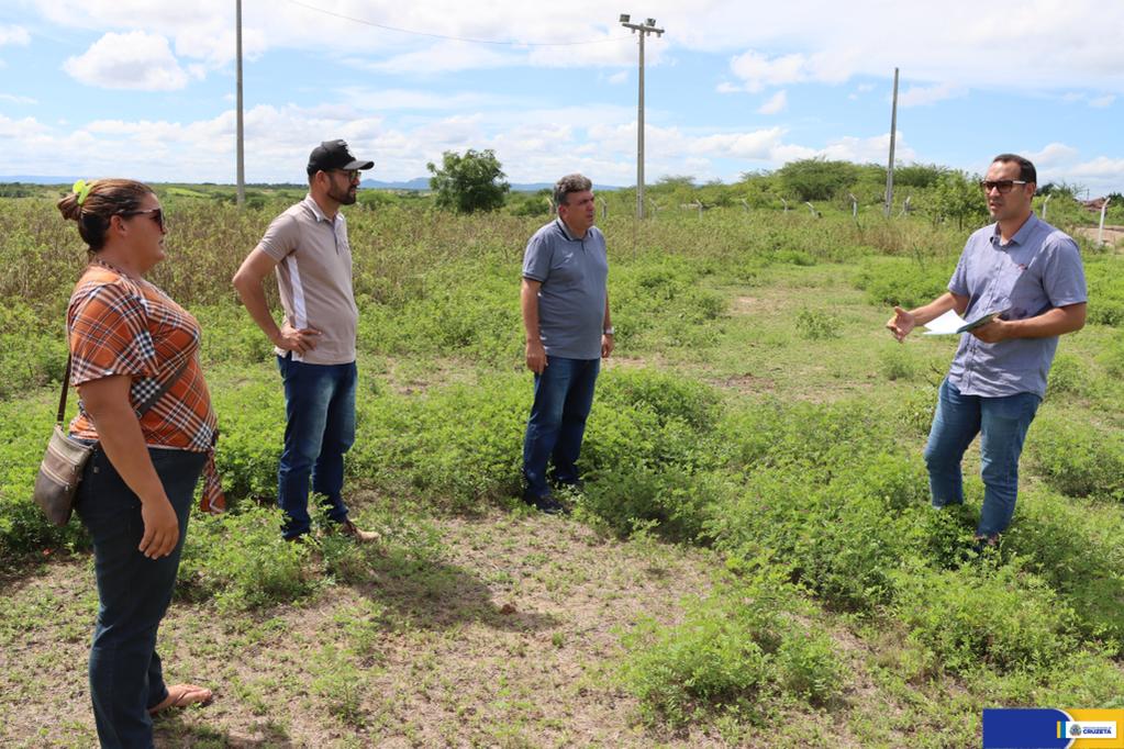 Read more about the article PREFEITO DE CRUZETA VISITA O LOCAL ONDE ACONTECERÁ O 1º TORNEIO LEITEIRO.