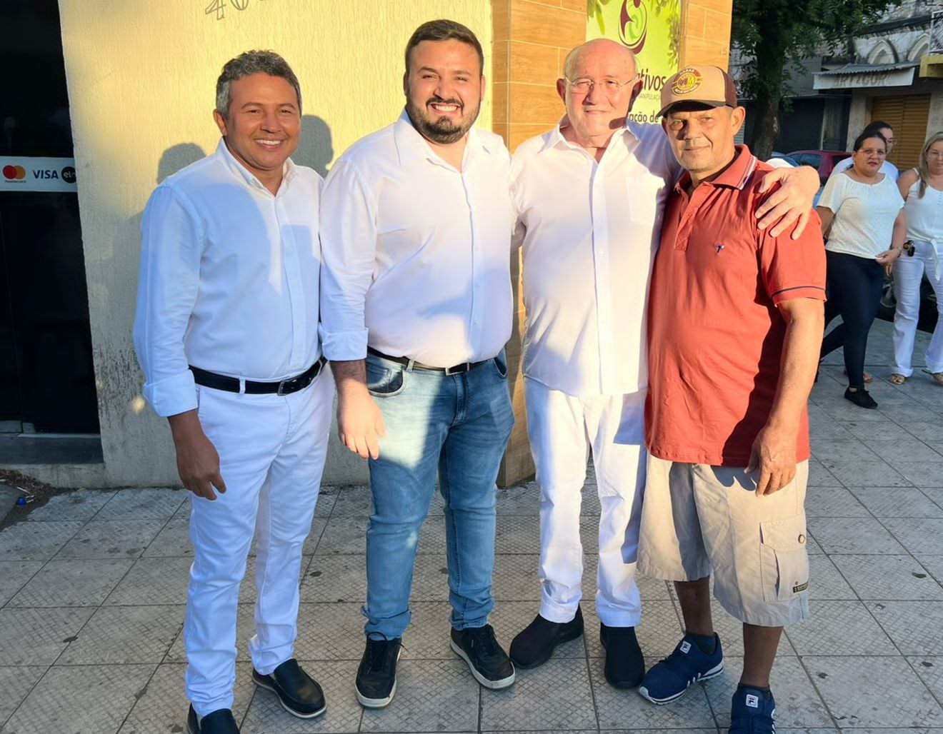 Read more about the article Deputado Vivaldo Costa e prefeito Dr. Tadeu prestigiam procissão de encerramento da Festa de Sant’Ana 2022