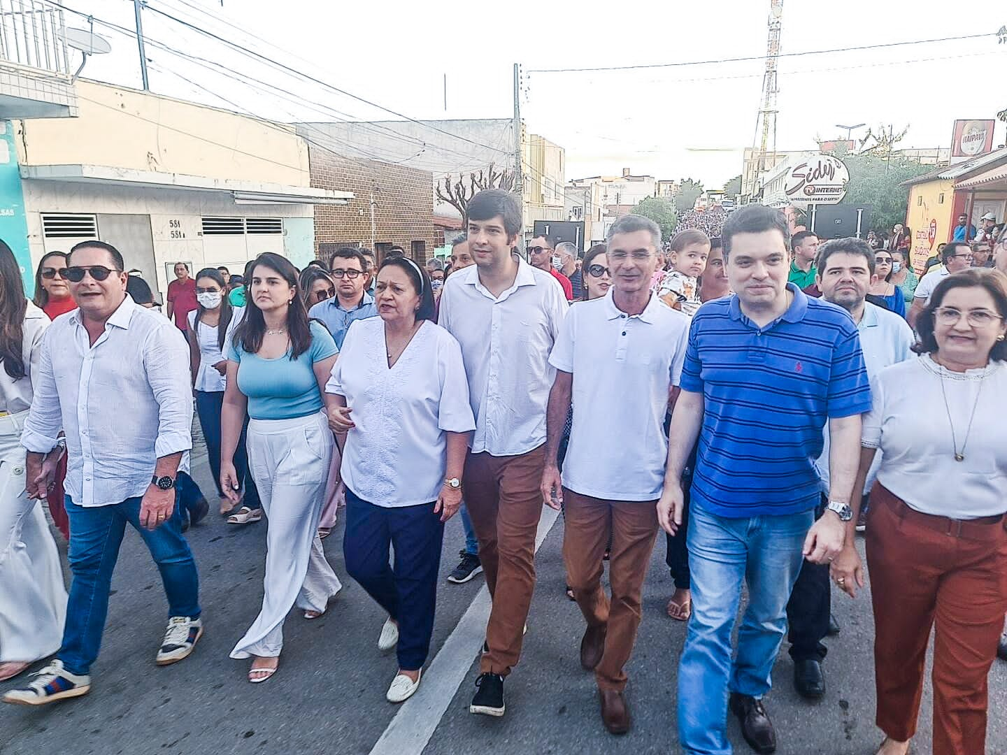 Read more about the article Deputado Francisco do PT participa de procissão de encerramento da Festa de Sant’Ana em Currais Novos, ao lado da governadora Fátima e do prefeito Odon