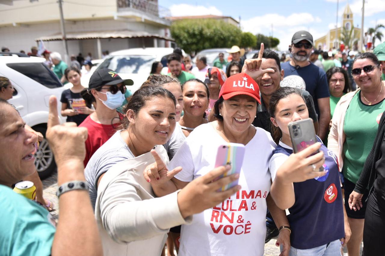 Read more about the article Governadora Fátima percorre oito cidades do Oeste potiguar e encerra agenda desta terça (6) com carreata em São Miguel