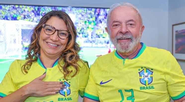 Read more about the article Lula adota verde e amarelo com 13 para comemorar vitória do Brasil com Janja