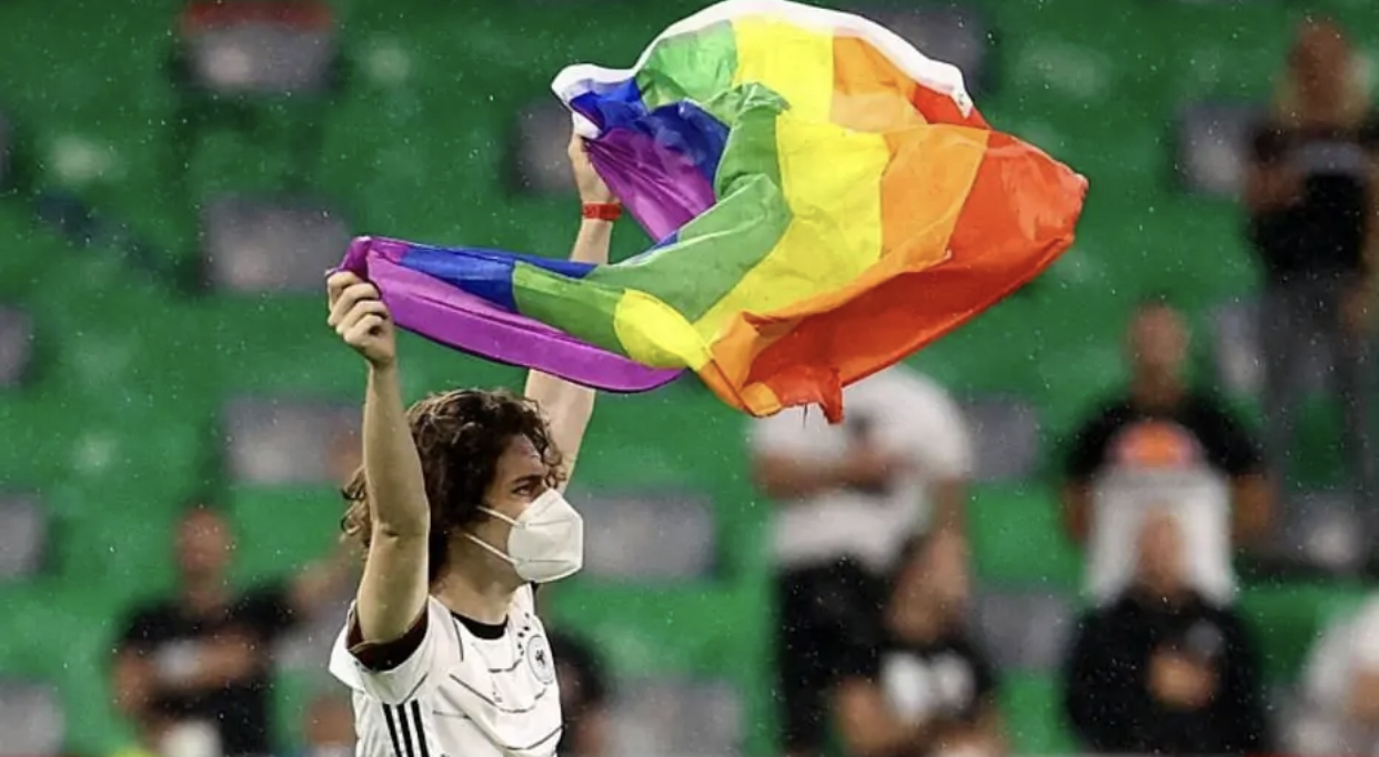 Read more about the article Catar libera bandeiras LGBTQIA+ nos estádios da Copa