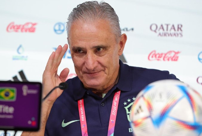 Read more about the article Tite não revela substitutos de Danilo e Neymar, mas garante que time está pronto para pegar Suíça