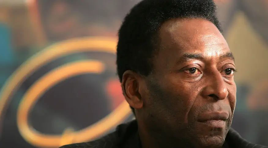 Read more about the article Morre Pelé, aos 82 anos, o maior jogador da história