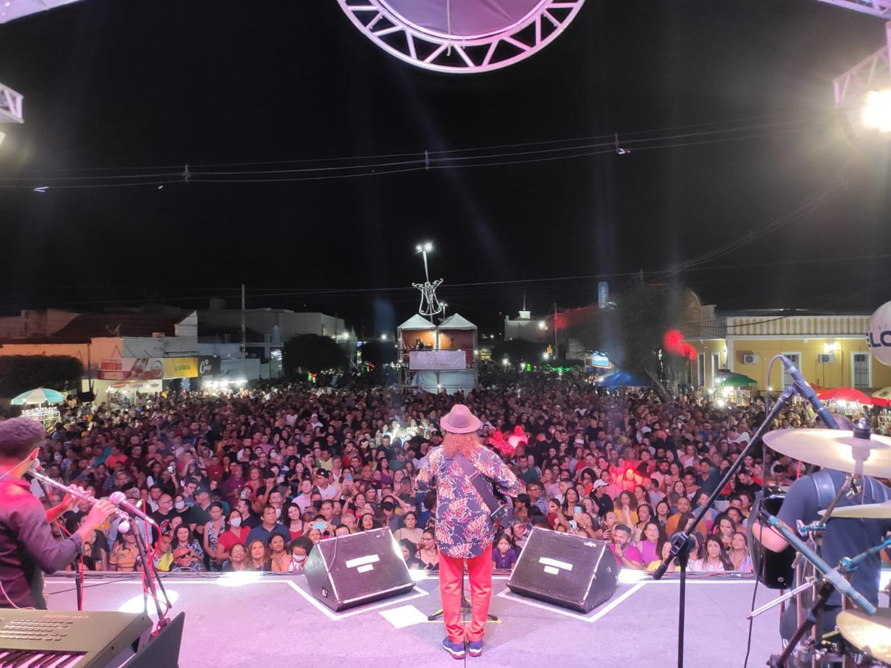 Read more about the article “Pavilhão Natalino” de Currais Novos tem show histórico de Geraldo Azevedo e “TBT do DDB”