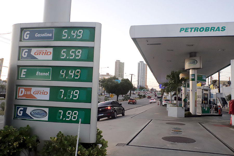 Read more about the article Com volta do PIS/Cofins, gasolina deve subir R$ 0,69 a partir de janeiro