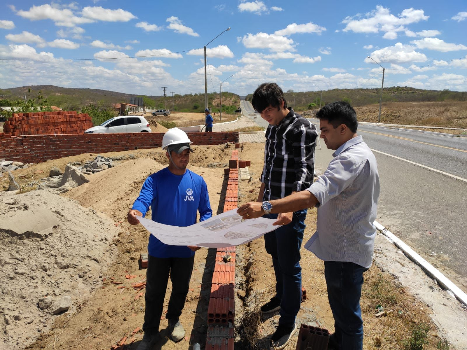 Read more about the article Prefeito Odon Jr visita obras da Feira, Pórtico Turístico e Creche do bairro Paizinho Maria