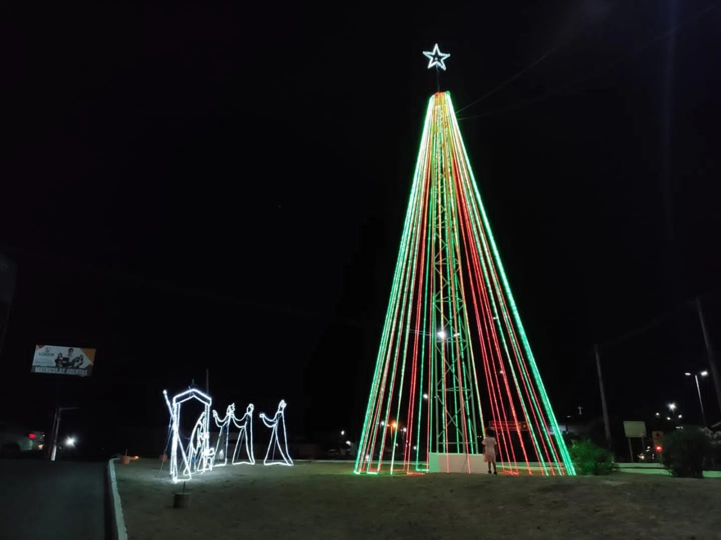 Read more about the article NATAL LUZES DO SERTÃO: ACENDIMENTO DAS LUZES NATALINAS MARCAM INÍCIO DOS FESTEJOS DE FIM DE ANO EM CURRAIS NOVOS