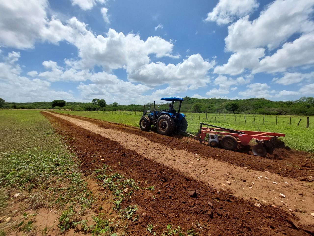 Read more about the article Prefeitura de Currais Novos inicia Programa de Corte de terra na zona rural