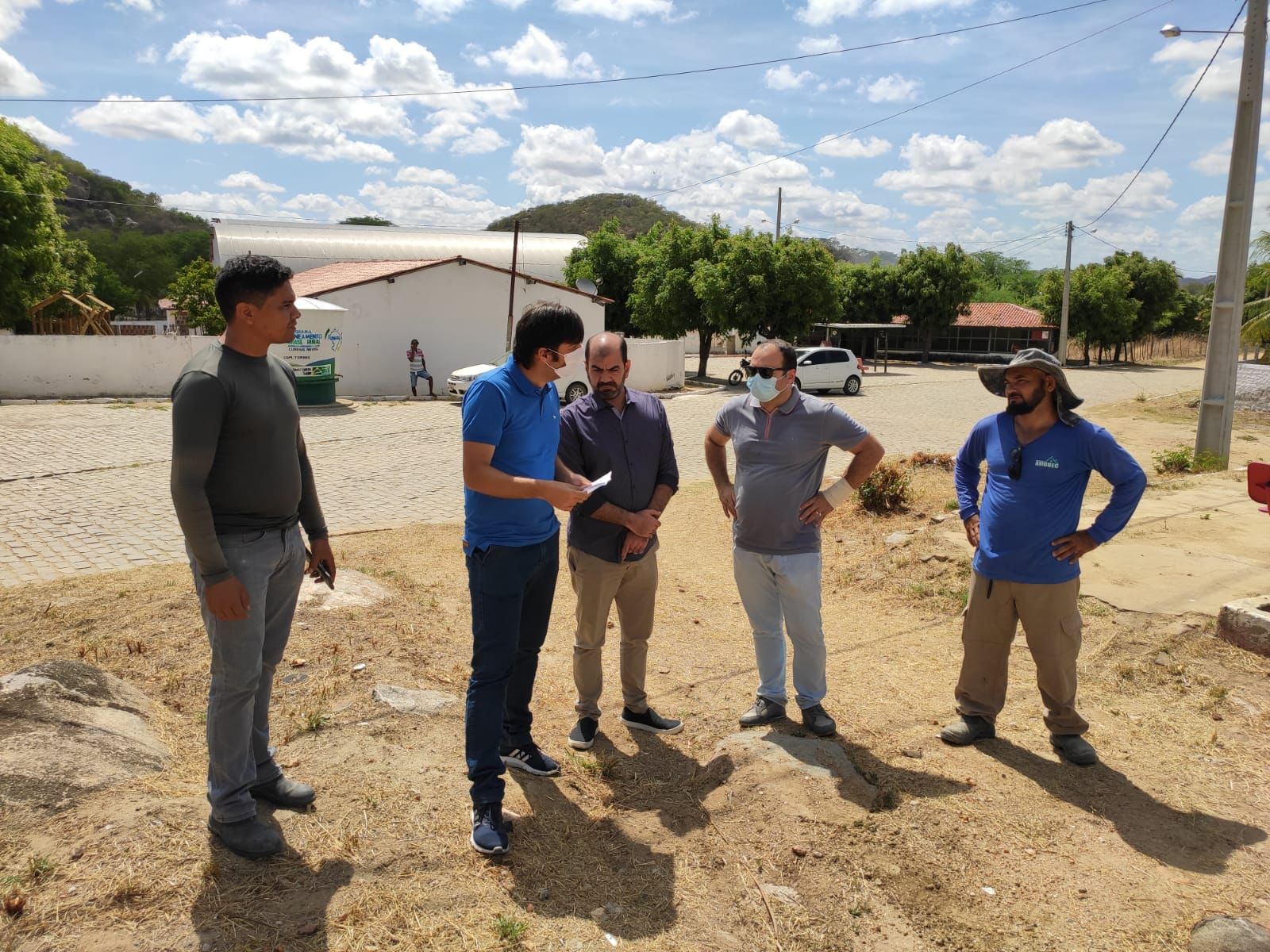 Read more about the article Prefeito Odon Jr visita obras no Povoado Totoró e espaço que receberá Centro de Apoio ao Turista