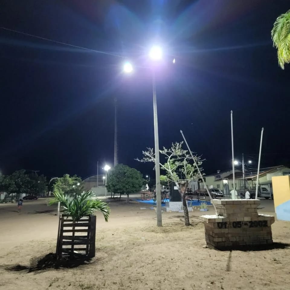 Read more about the article PREFEITURA REALIZA MELHORIAS NA ILUMINAÇÃO NO DISTRITO DA CRUZ