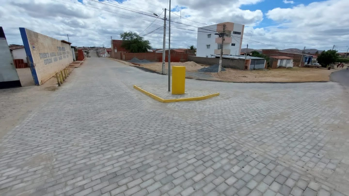 Read more about the article PREFEITURA DE CURRAIS NOVOS CONCLUI PAVIMENTAÇÃO DO ACESSO AO BAIRRO RADIR PEREIRA