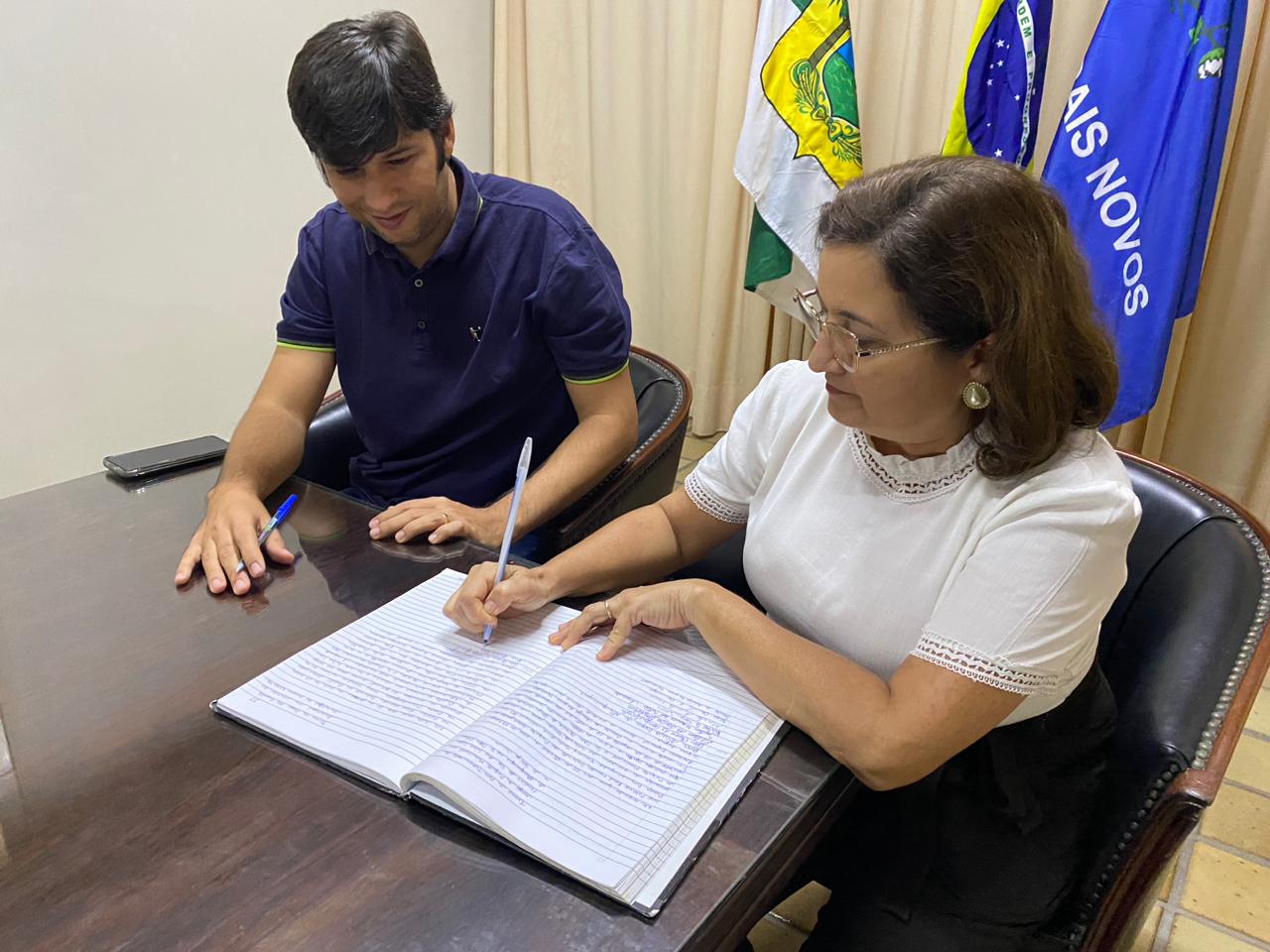 Read more about the article Prefeito Odon Jr viaja para Brasília e Ana Albuquerque assume a Prefeitura de Currais Novos interinamente