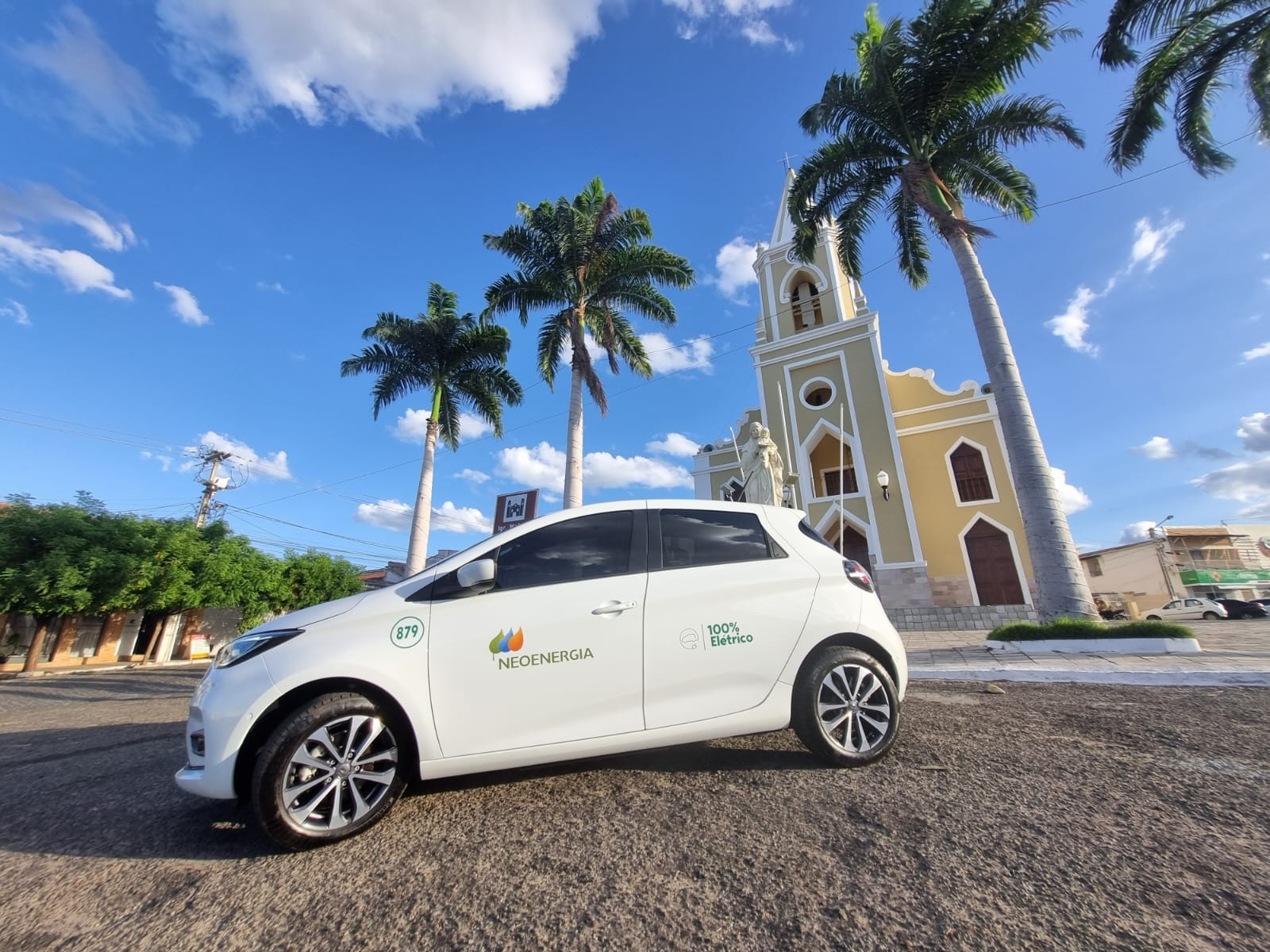 Read more about the article Currais Novos ganha primeiro carro elétrico da Neoenergia Cosern: estratégia da empresa no uso de energia limpa em sua frota