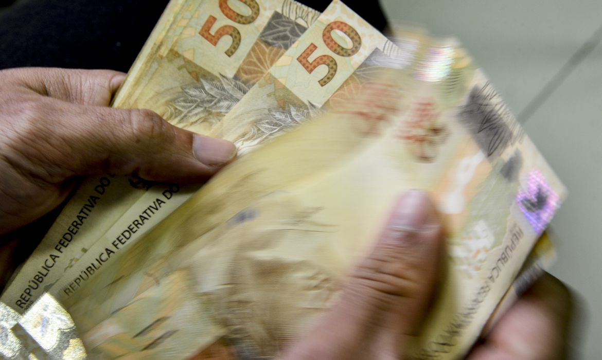 Read more about the article Salário mínimo de R$ 1.320 começa a valer hoje