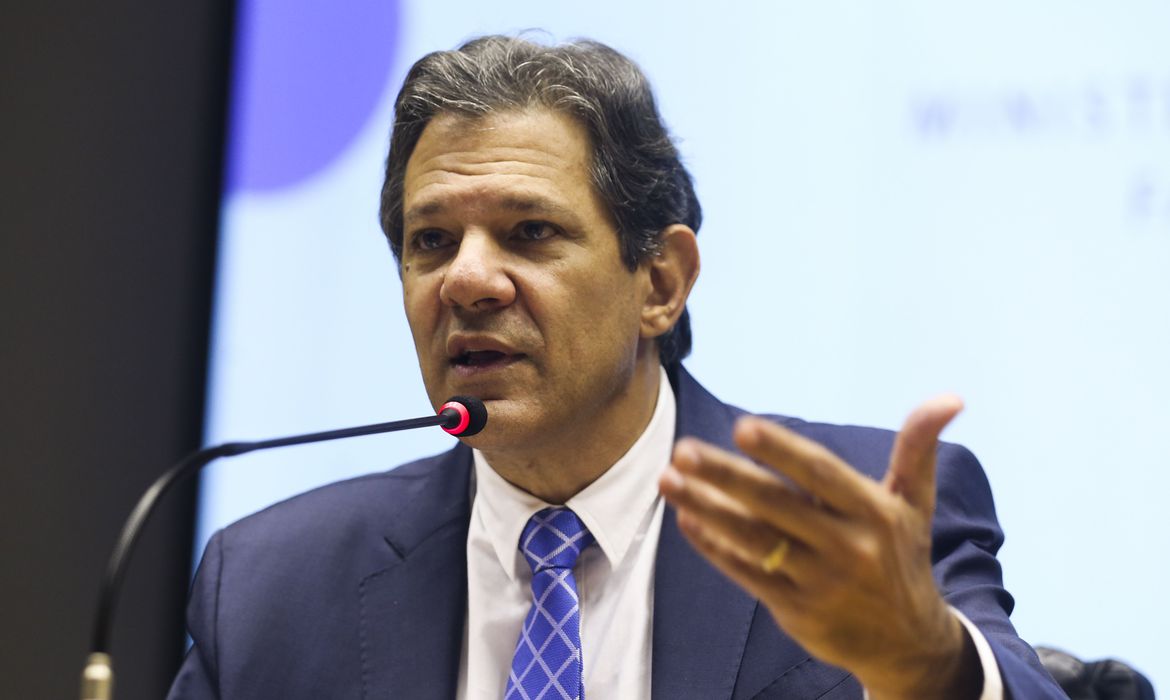 Read more about the article Haddad manda doar itens apreendidos pela Receita ao litoral paulista