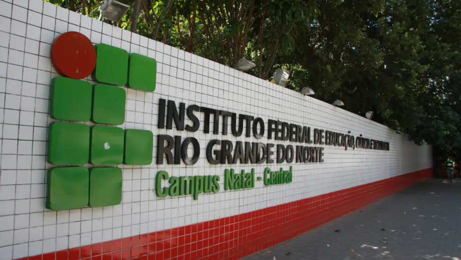 Read more about the article Servidores de Institutos Federais aprovam indicativo de greve para o mês de abril